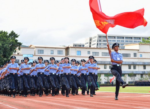 我院举行新生军训汇演暨开学典礼